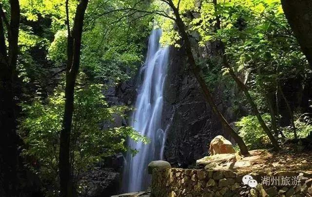 逃出足球场
